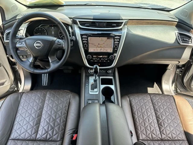 Used 2020 Gray Nissan Platinum image 9