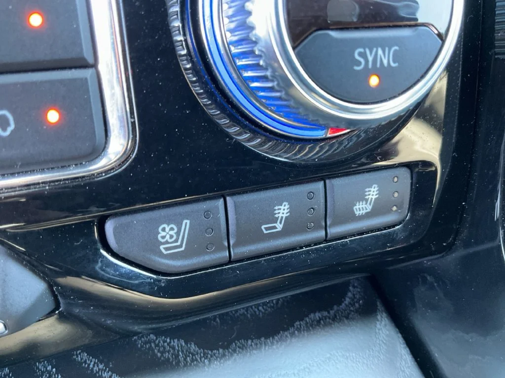 Used 2022 Onyx Black GMC Denali image 24