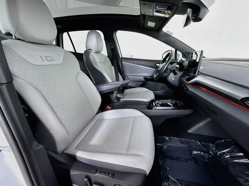 Used 2021 White Volkswagen Pro S image 29