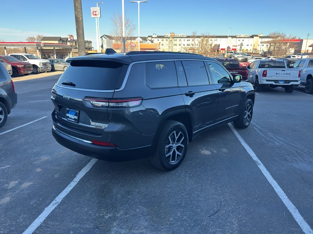 Used 2025 Baltic Gray Metallic Clearcoat Jeep Limited image 5