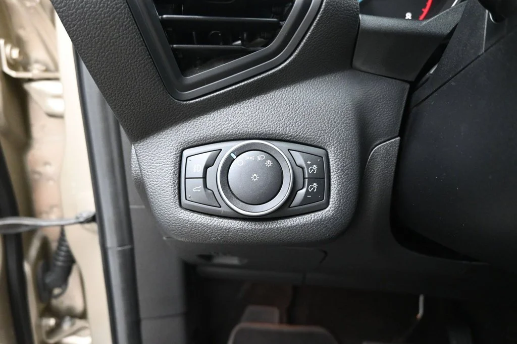 Used 2017 Gold Ford SE image 12