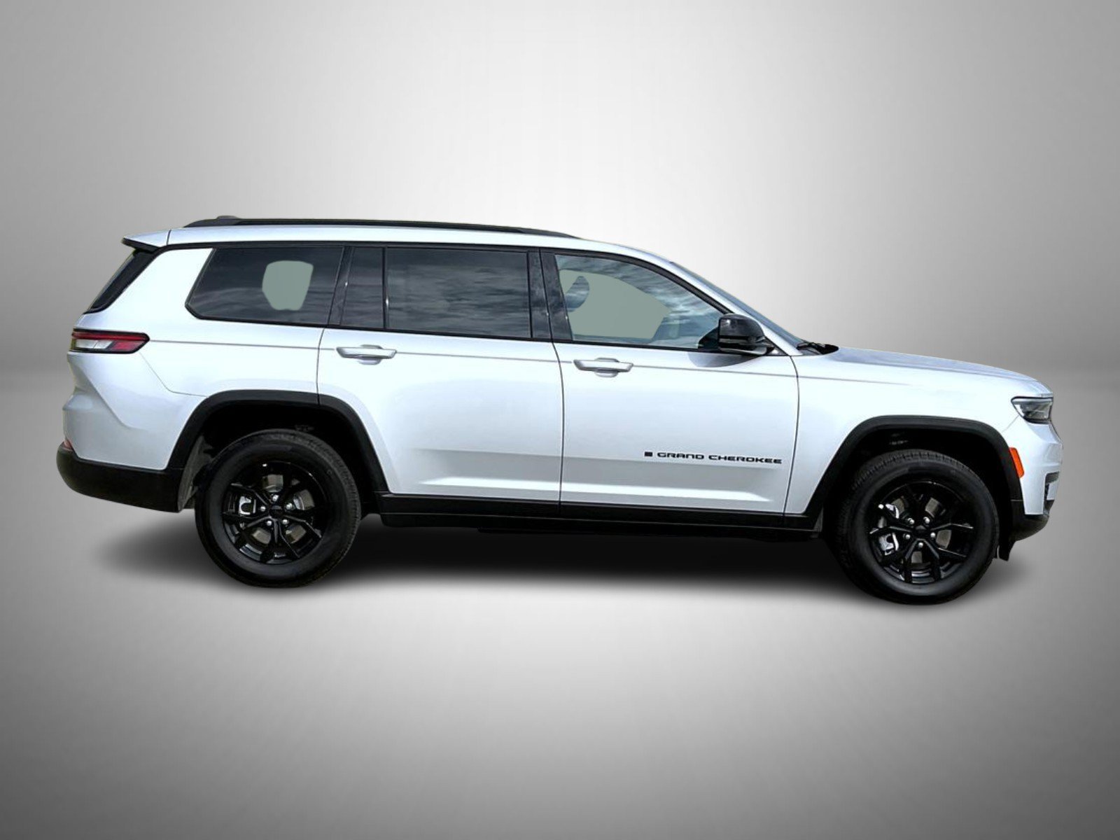 Used 2025 Silver Jeep Altitude X image 4