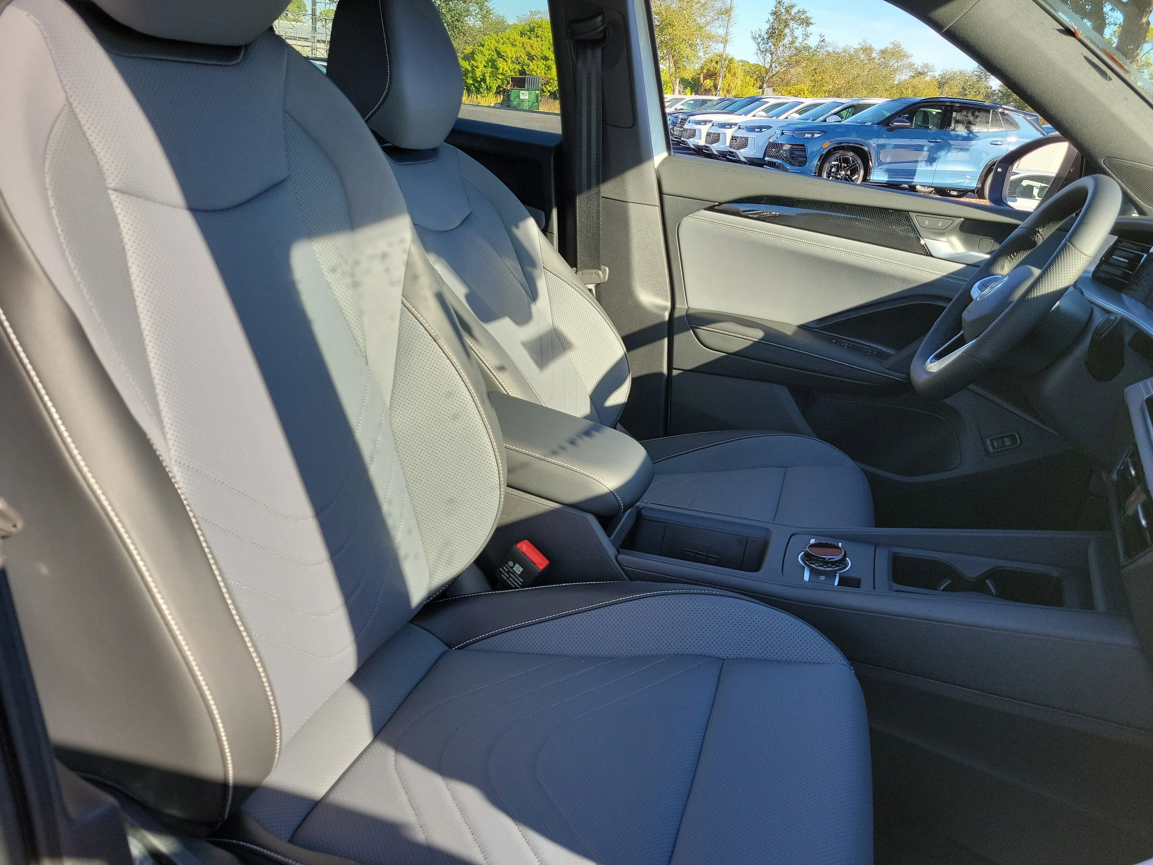 2026 Volkswagen Tiguan SE R-LINE BLACK - Photo 6