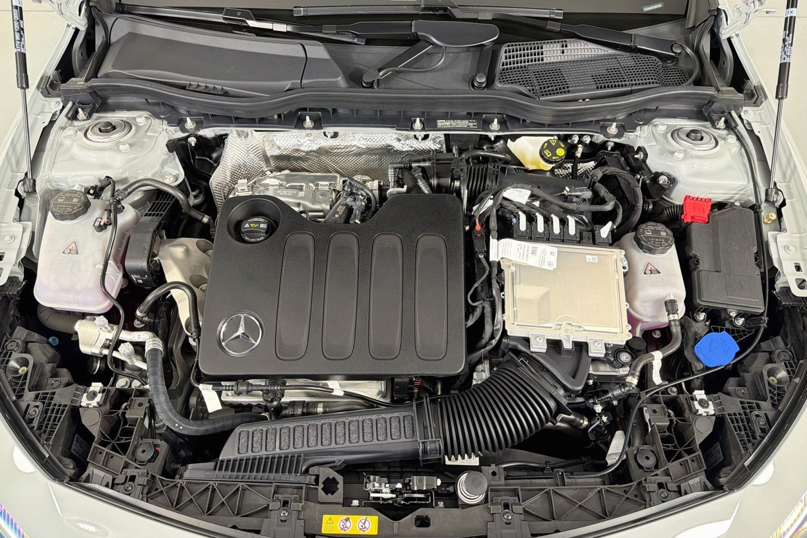 New 2027 MANUFAKTUR Alpine Grey Mercedes-Benz CLA 220 Hybrid image 10