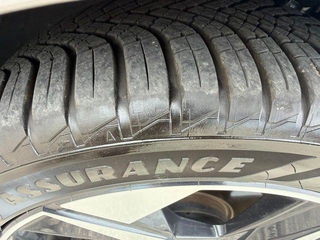 Used 2023 Fluid Metal Hyundai Limited image 9