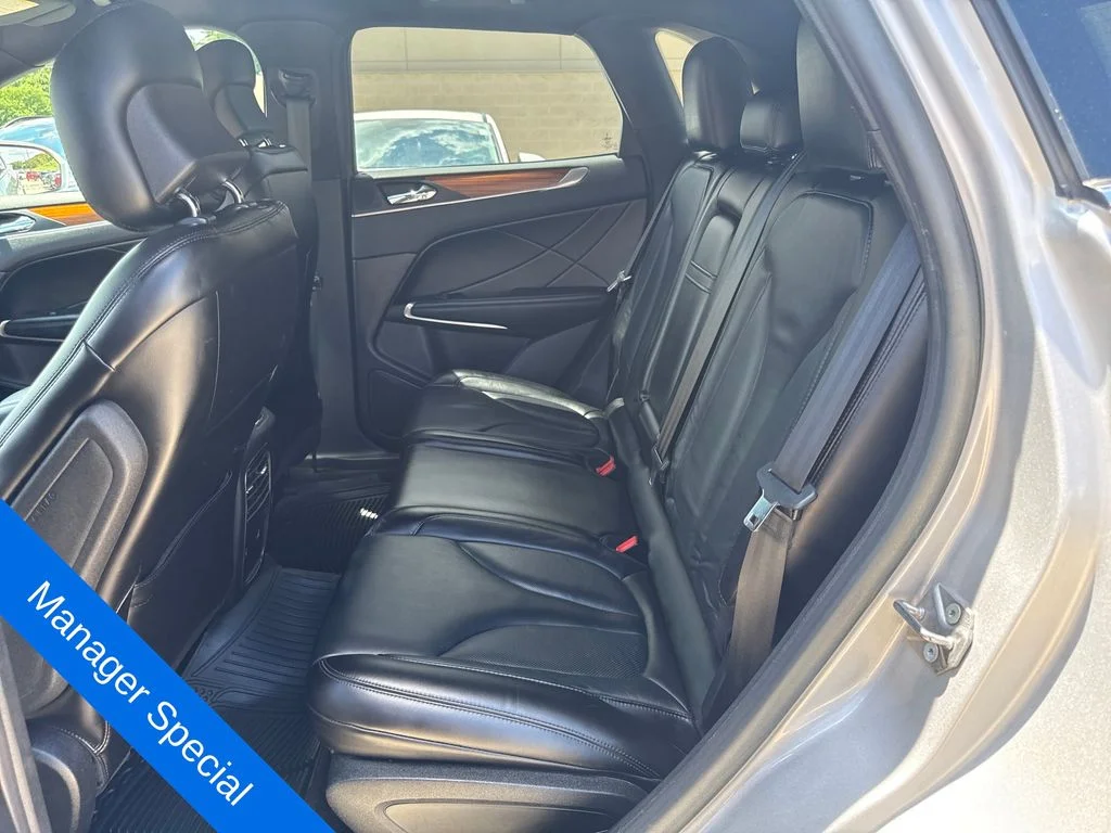 Used 2019 Silver Lincoln Select image 26