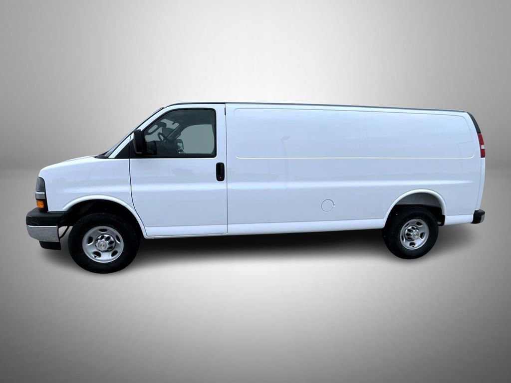 New 2026 Summit White Chevrolet 1WT image 8