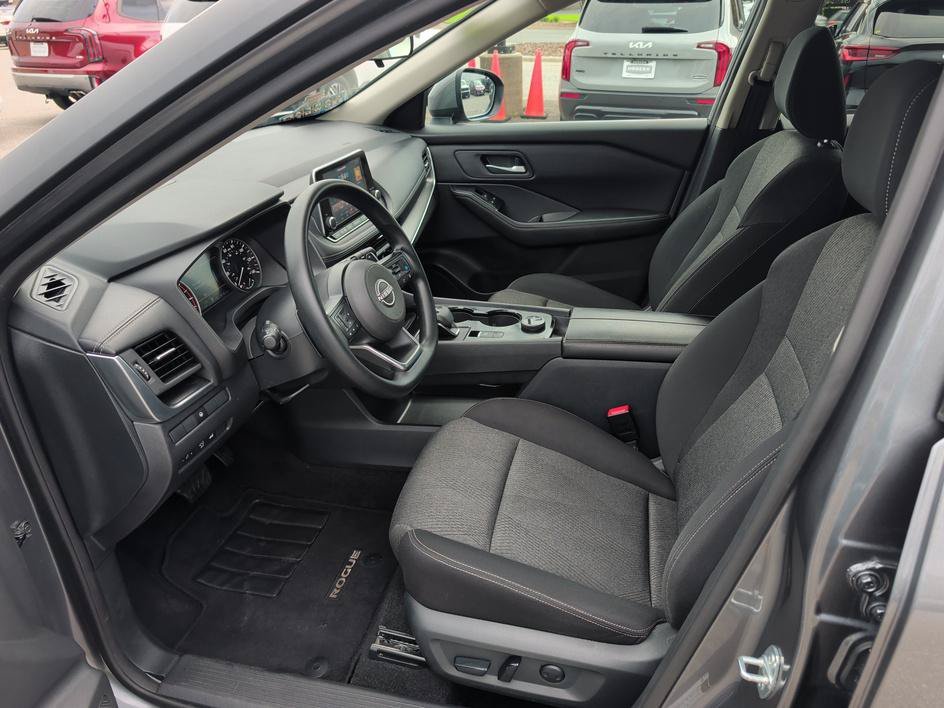 Used 2024 Gun Metallic Nissan SV image 8