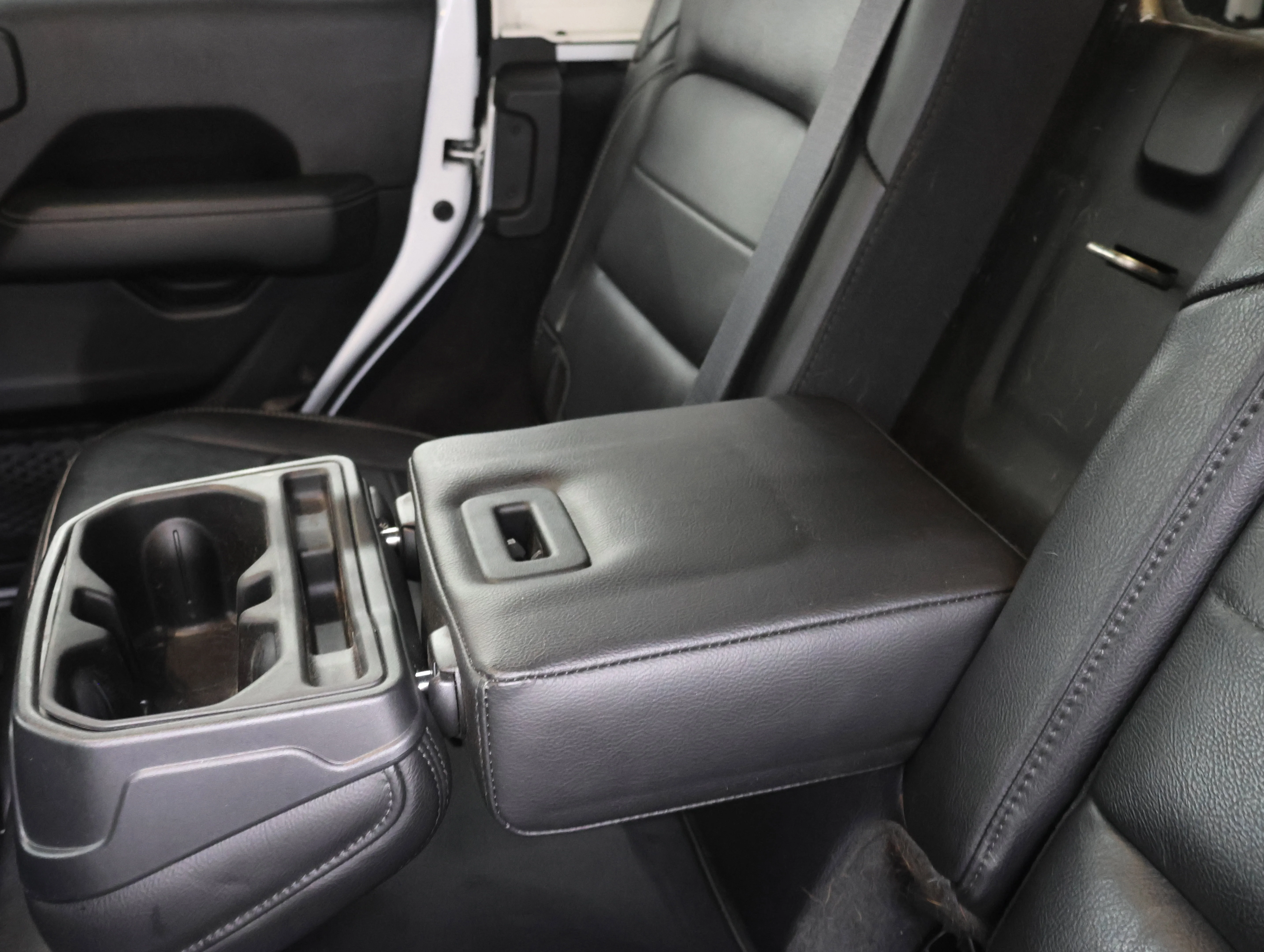 Used 2019 Bright White Clearcoat Jeep Unlimited Sahara image 34