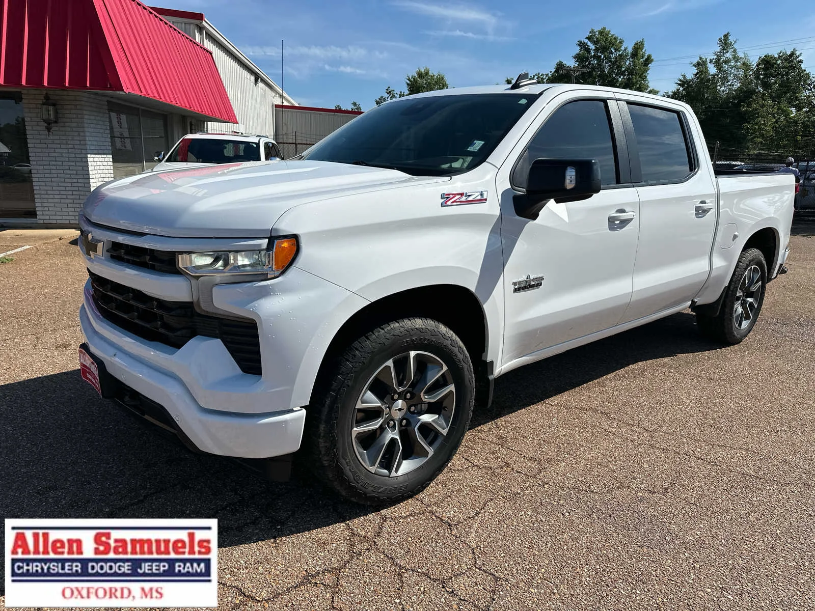 Used 2024 Summit White Chevrolet RST image 15