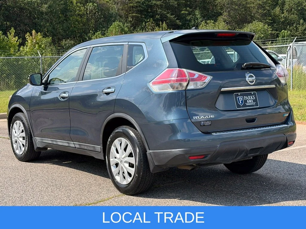 Used 2014 Blue Nissan S image 3