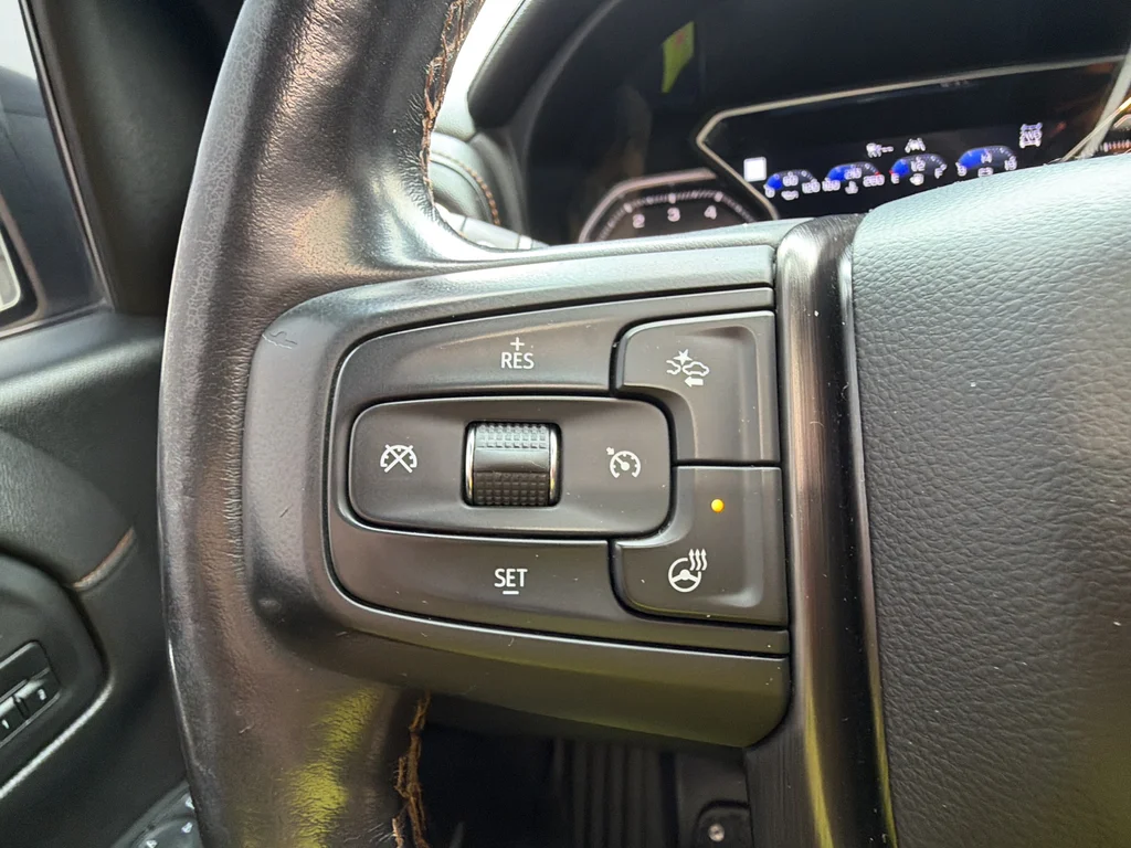 Used 2021 White GMC AT4 image 16