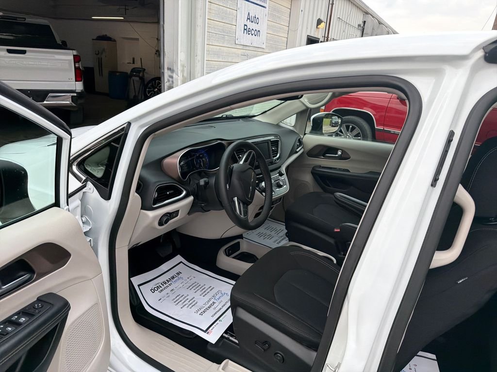 Used 2023 White Chrysler LX image 15
