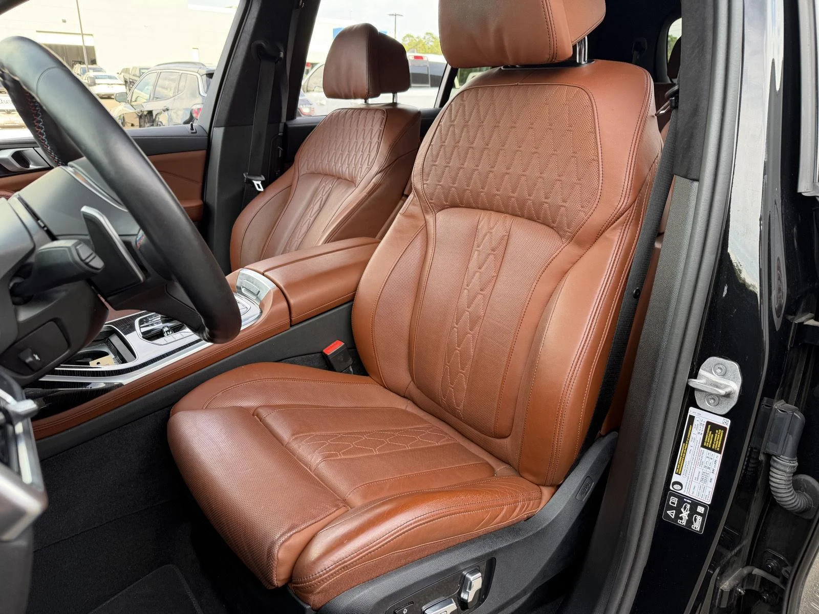Used 2025 Black Sapphire Metallic BMW M60i image 16