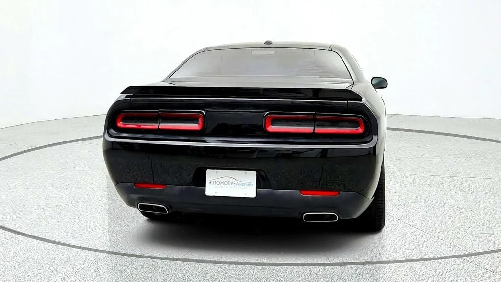 Used 2015 Pitch Black Clearcoat Dodge 2dr Coupe SXT image 5