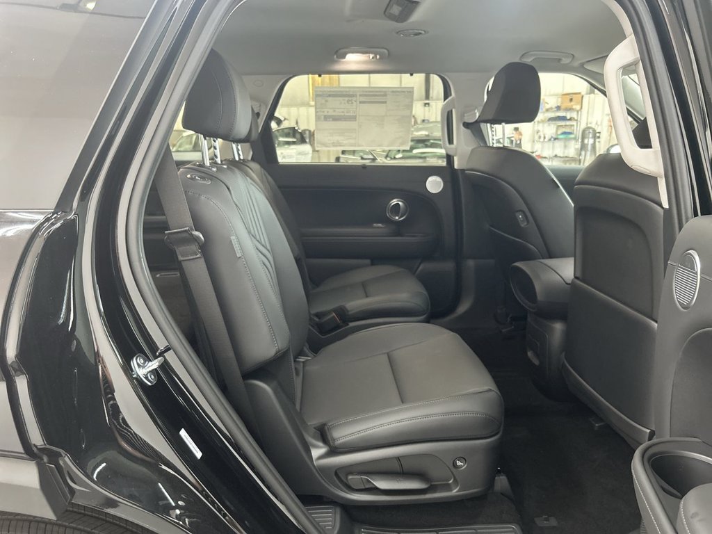 New 2026 Abyss Black Hyundai SEL 7P image 17