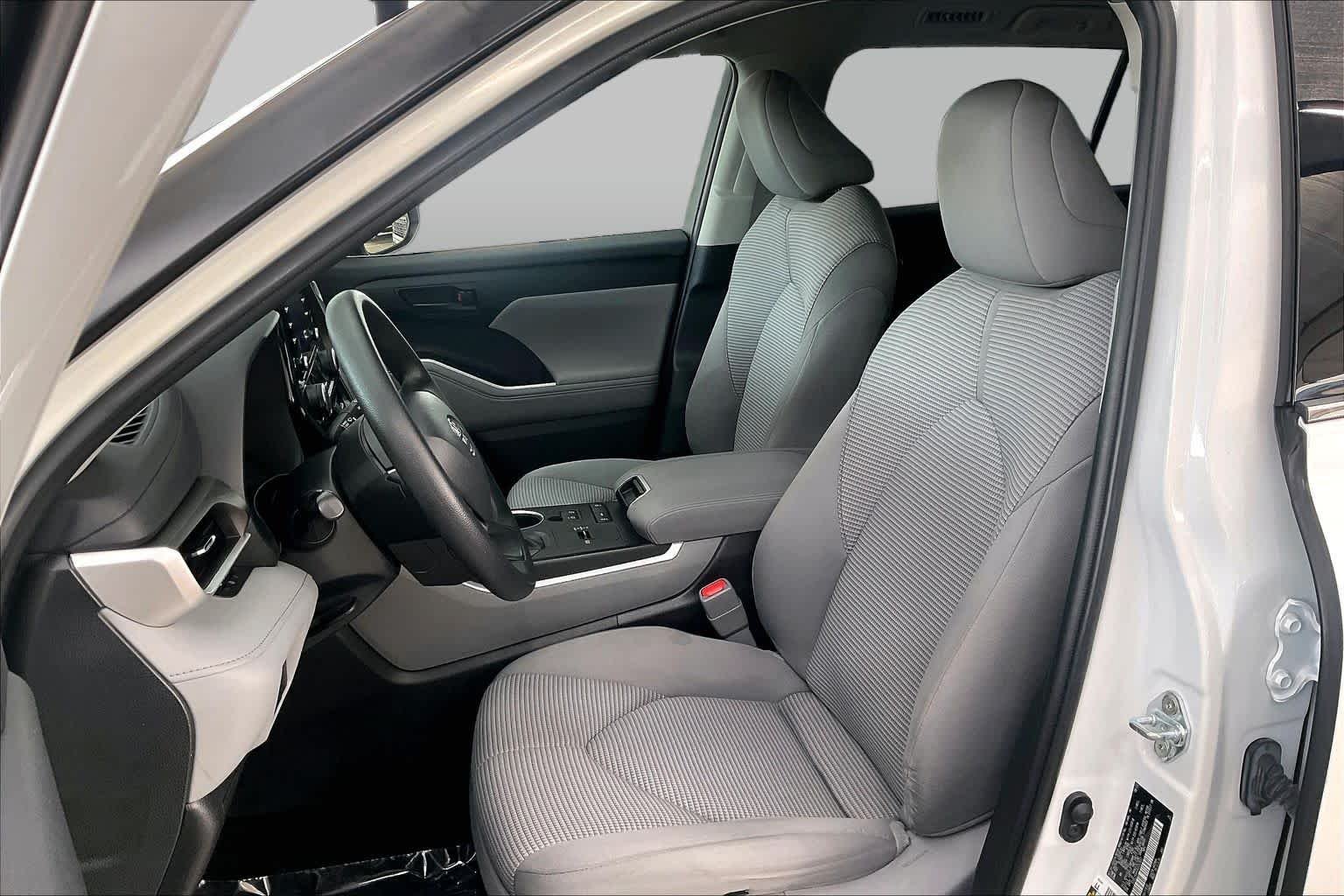 2022 Toyota Highlander L - Photo 8