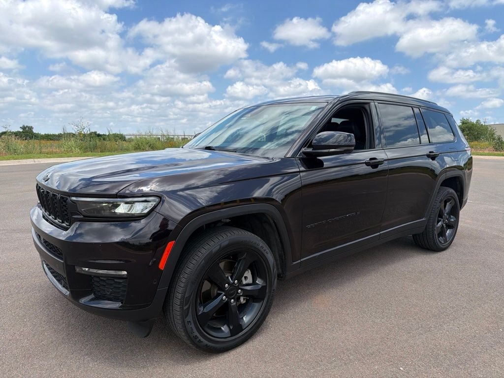 Used 2022 Ember Pearlcoat Jeep Limited image 1