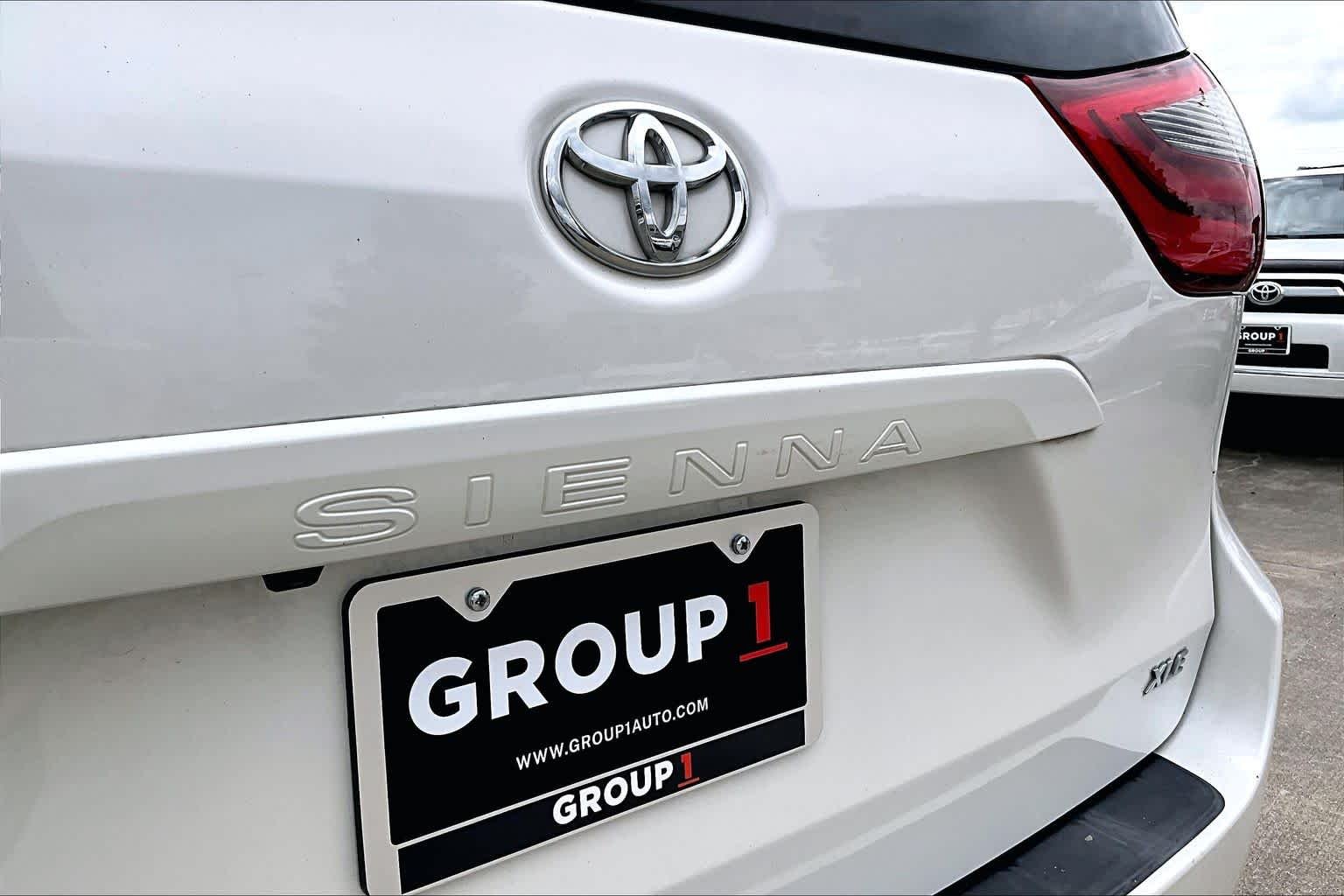 Used 2020 Blizzard Pearl Toyota XLE Premium image 29