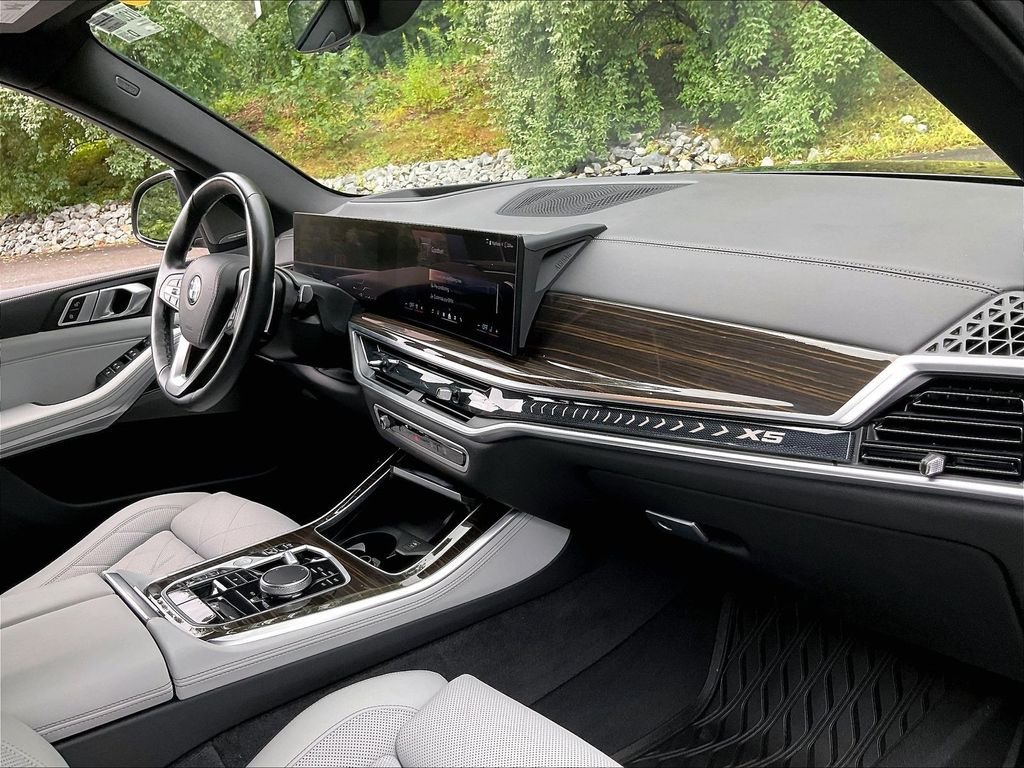 Used 2024 Black Sapphire Metallic BMW xDrive40i image 14