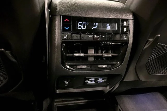 Used 2023 Diamond Black Crystal Pearlcoat Jeep Overland image 35