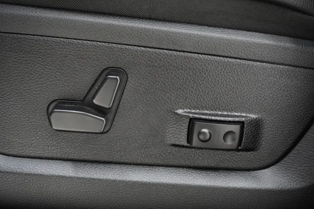 Used 2025 BLACK Ram Laramie image 18