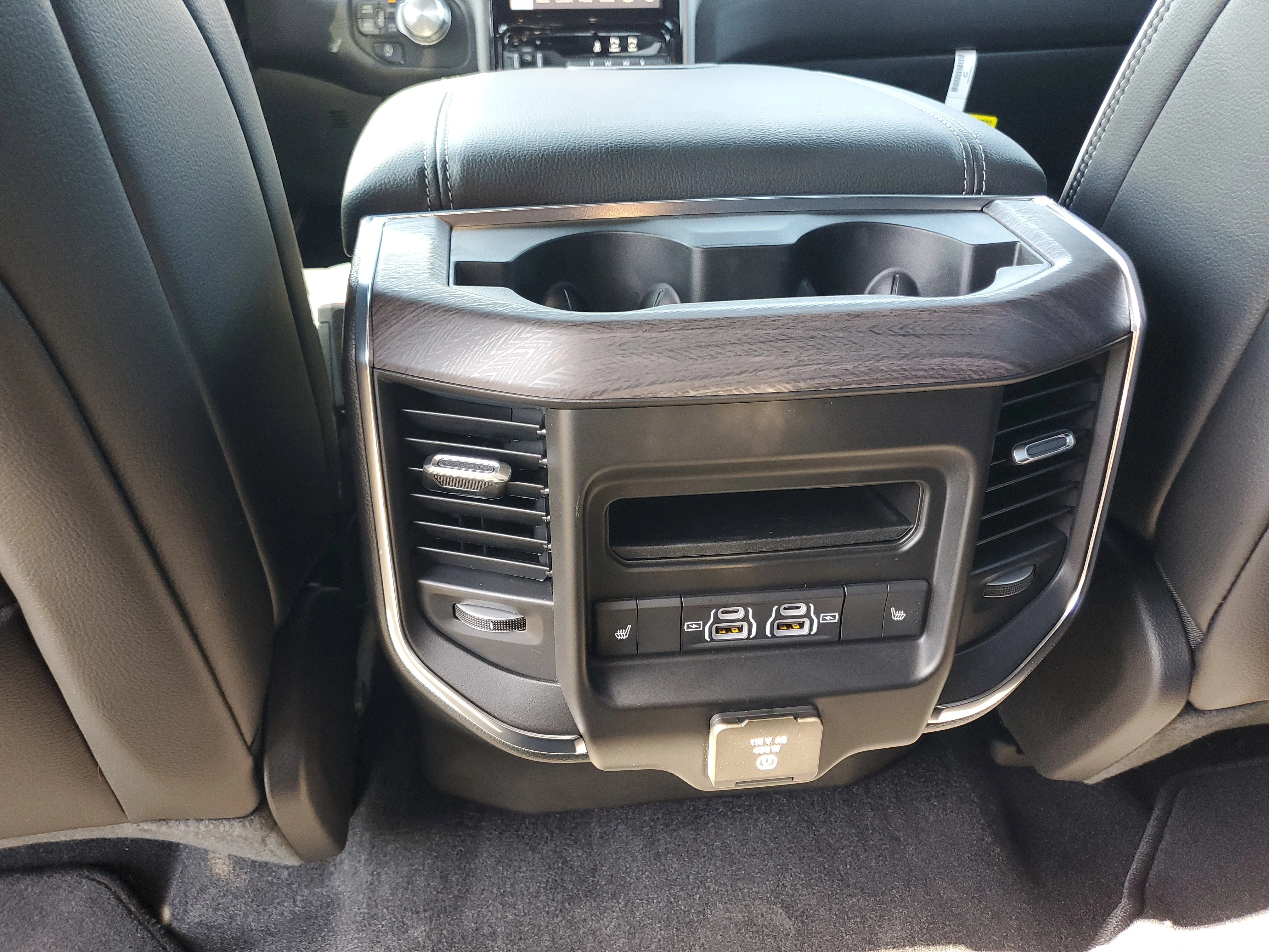 New 2026 Diamond Black Crystal Pearl-Coat Exterior Paint RAM Laramie image 18