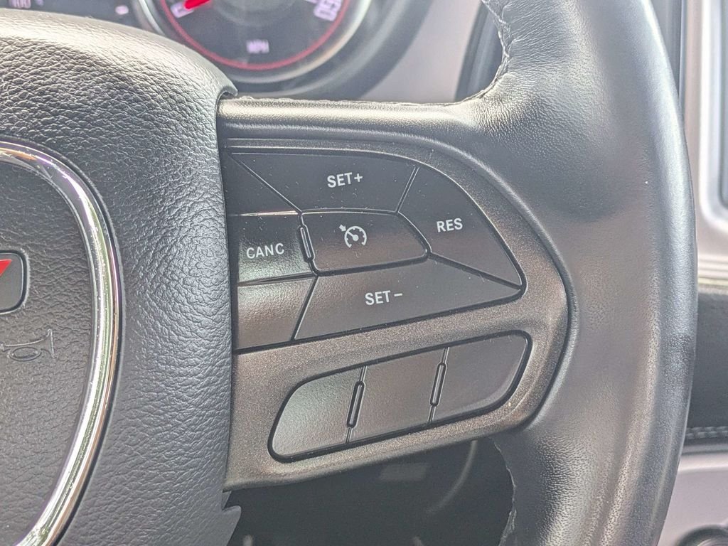 Used 2023 Black Dodge SXT image 29