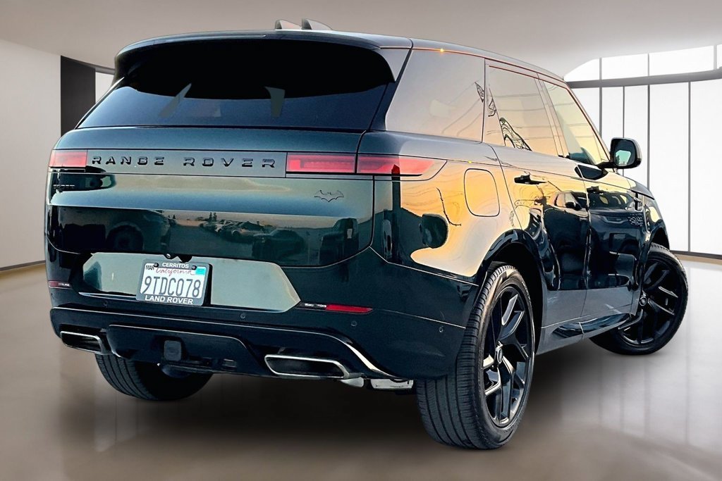Certified Used 2025 British Racing Green SV Bespoke Ultra Met Gloss Land Rover Dynamic SE image 6