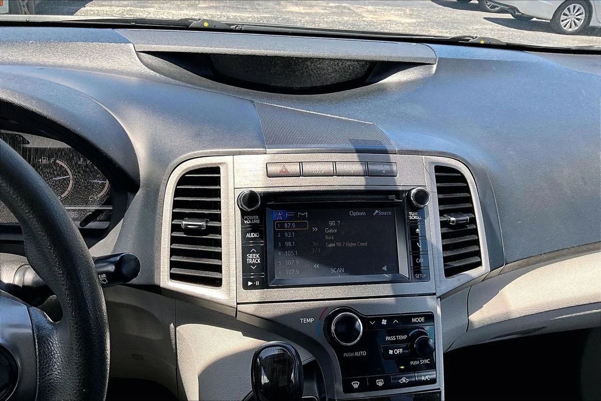 Used 2013 Gray Toyota LE image 14