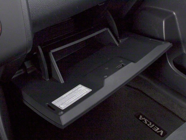 Used 2010 Brilliant Silver Metallic Nissan 1.6 image 19