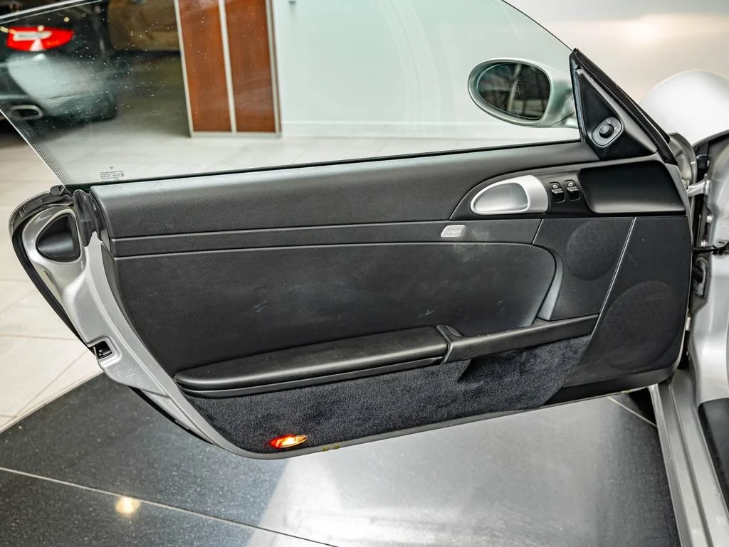 Used 2007 Arctic Silver Metallic Porsche  image 26