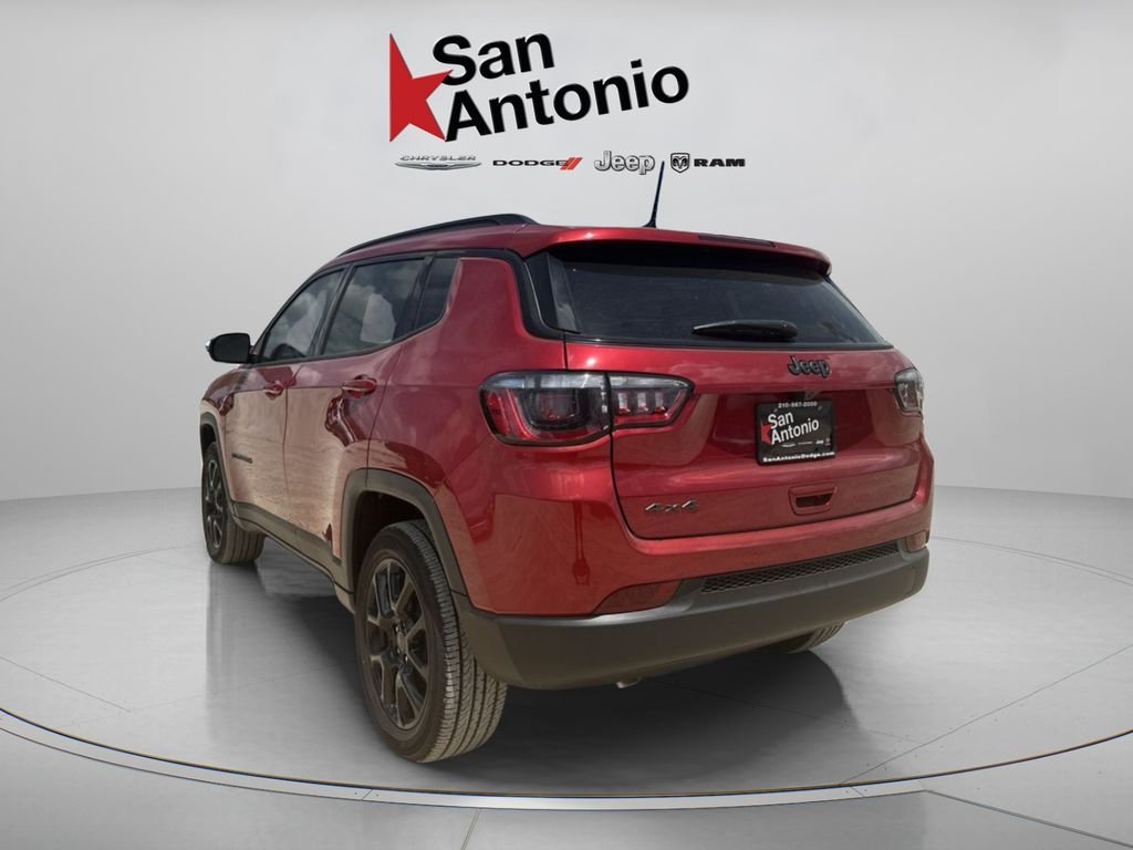 New 2026 Red Hot Pearl-Coat Exterior Paint Jeep Latitude image 11