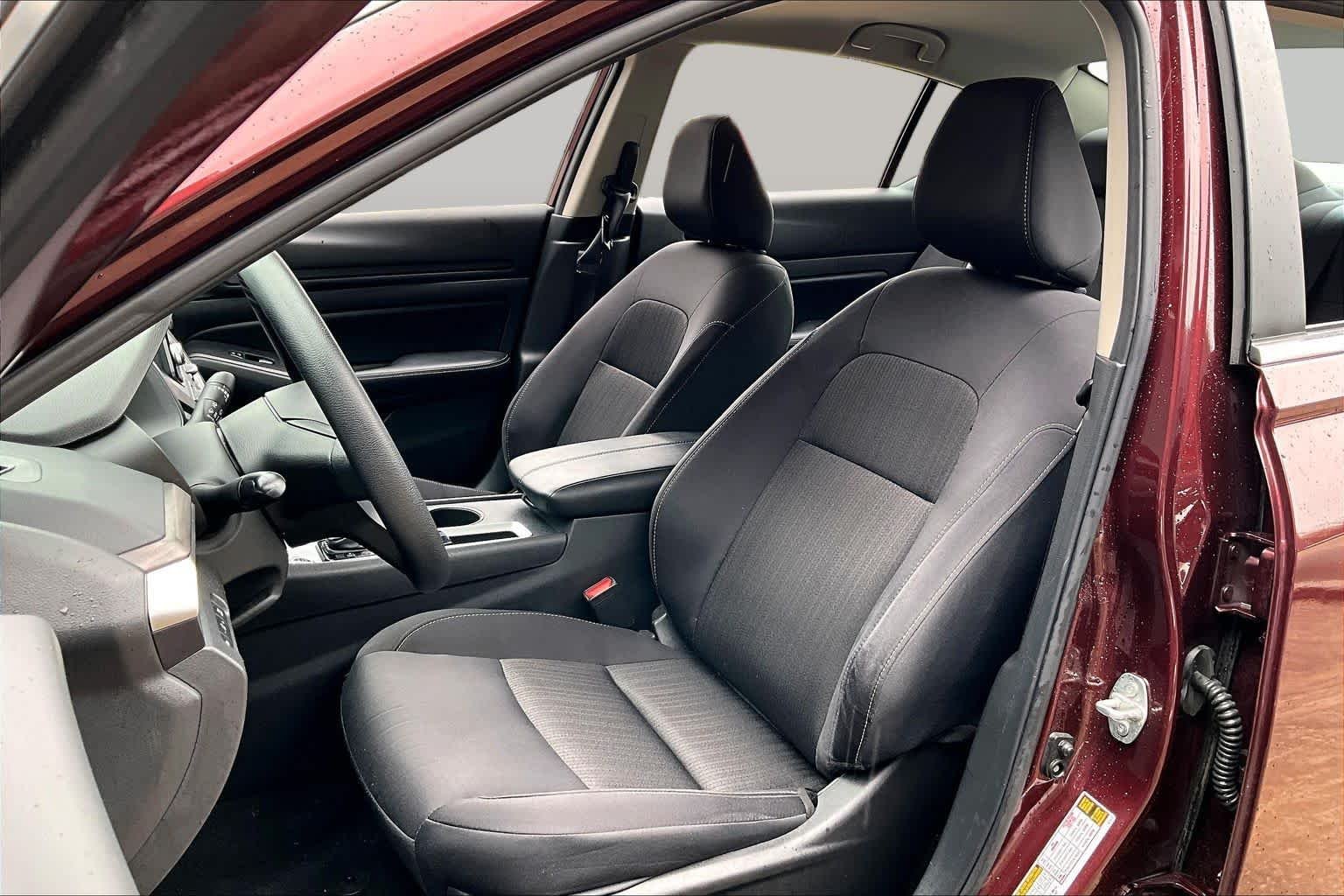 Used 2025 Garnet Pearl Metallic Nissan SV image 8
