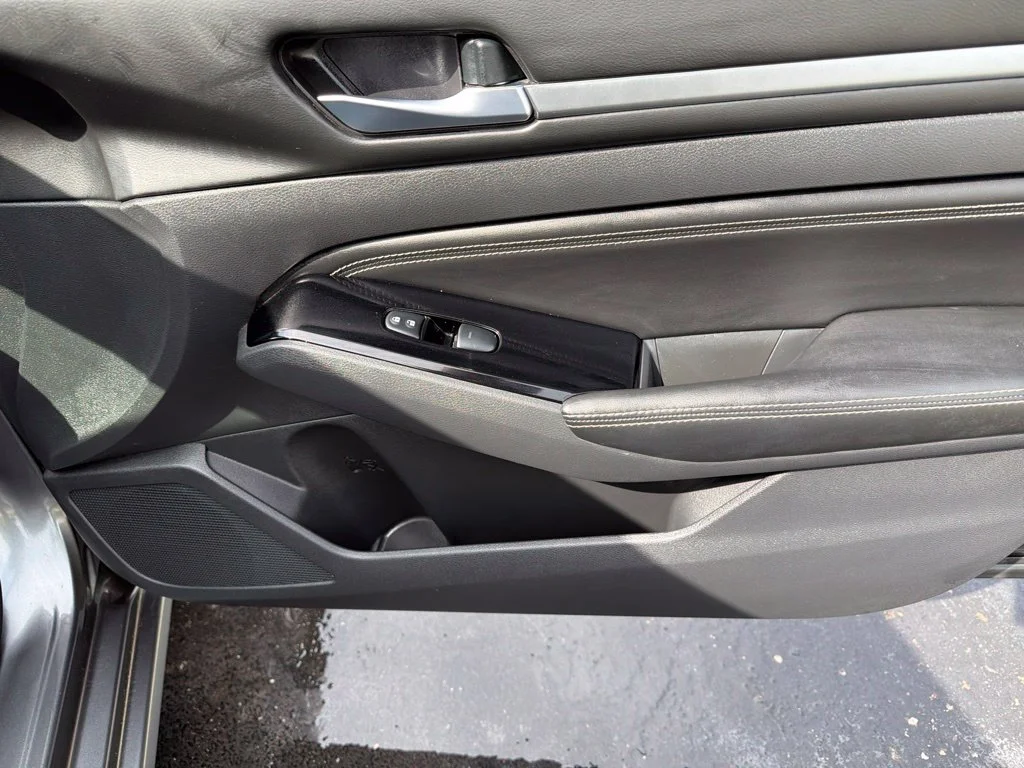 Used 2023 Gray Nissan 2.5 SV image 17
