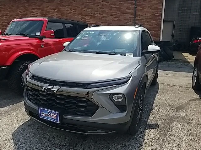 Used 2025 Gray Chevrolet ACTIV image 9