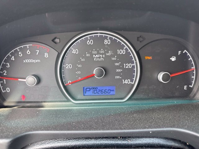 Used 2009 White Hyundai GLS image 12
