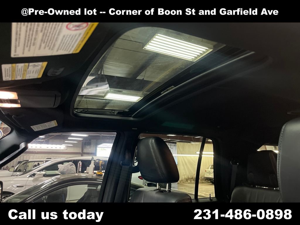 Used 2015 Black Lincoln Base image 13