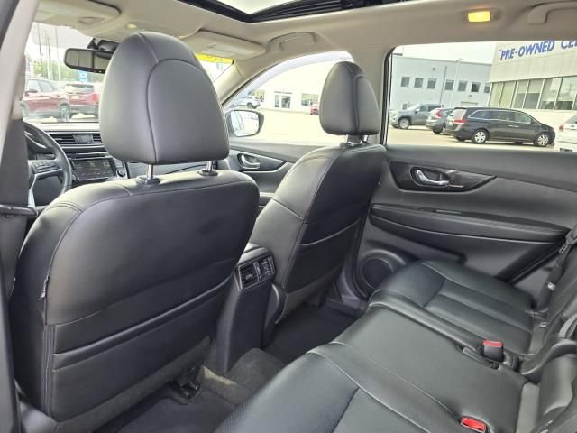 Used 2019  Nissan SL image 12