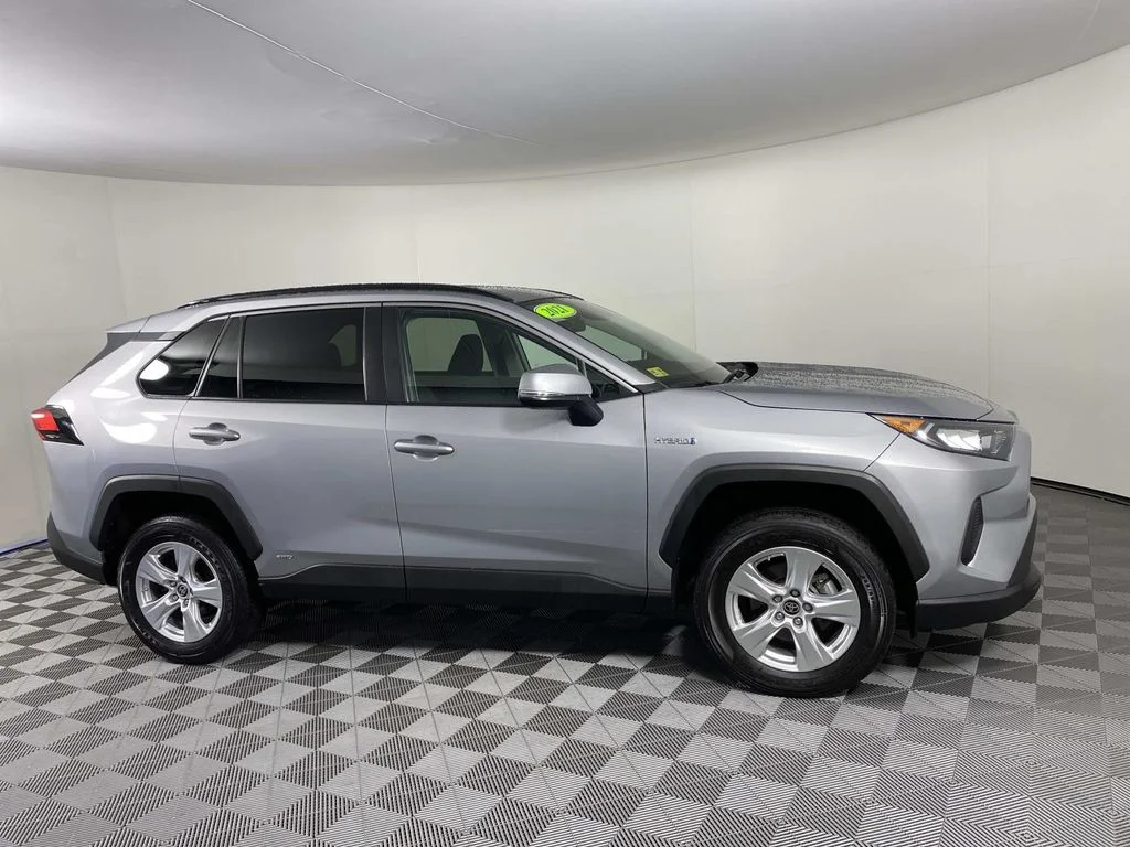 Used 2021 Silver Toyota LE image 10