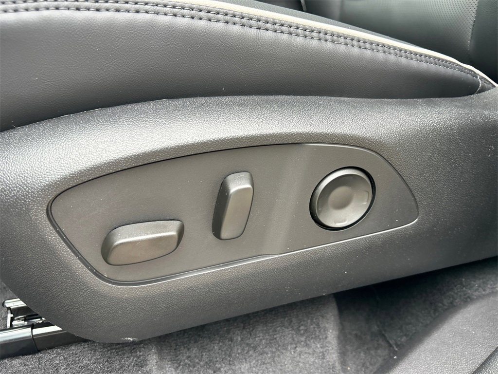 2026 GMC ACADIA - Image 15