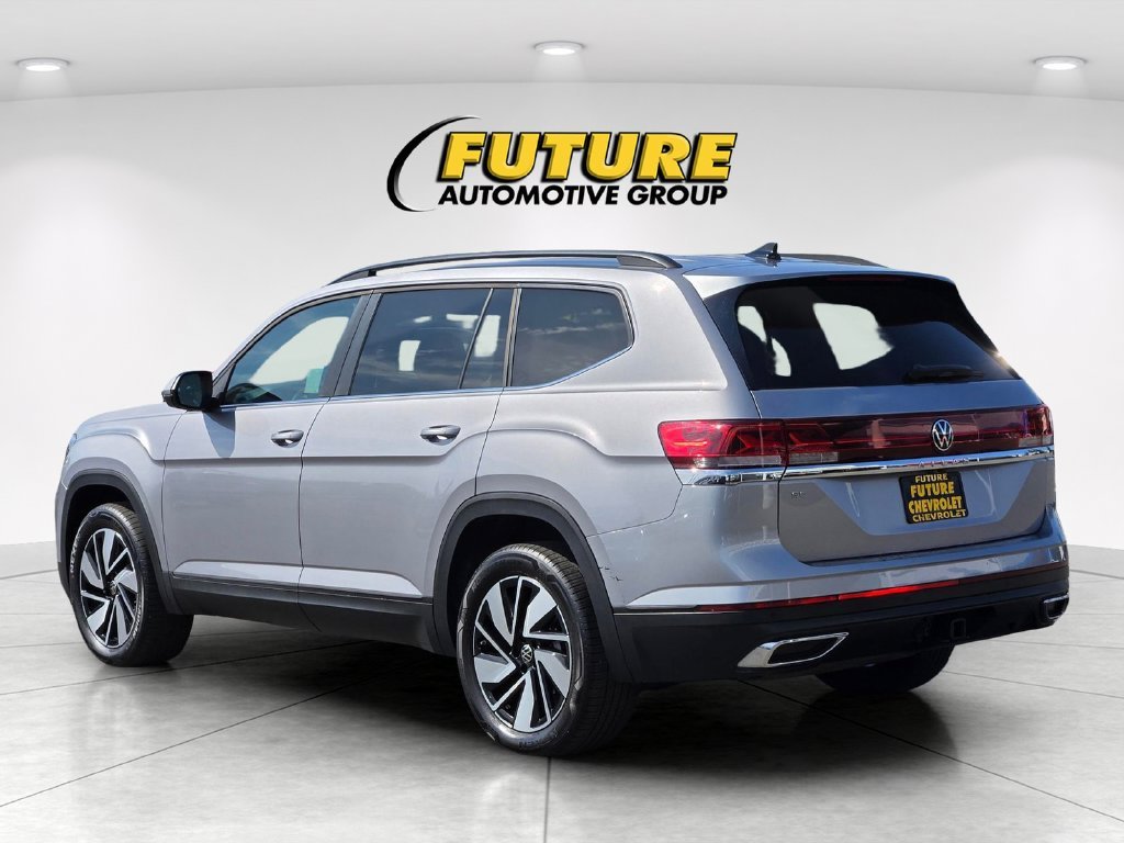 Used 2025  Volkswagen 2.0T SE w/Technology image 6