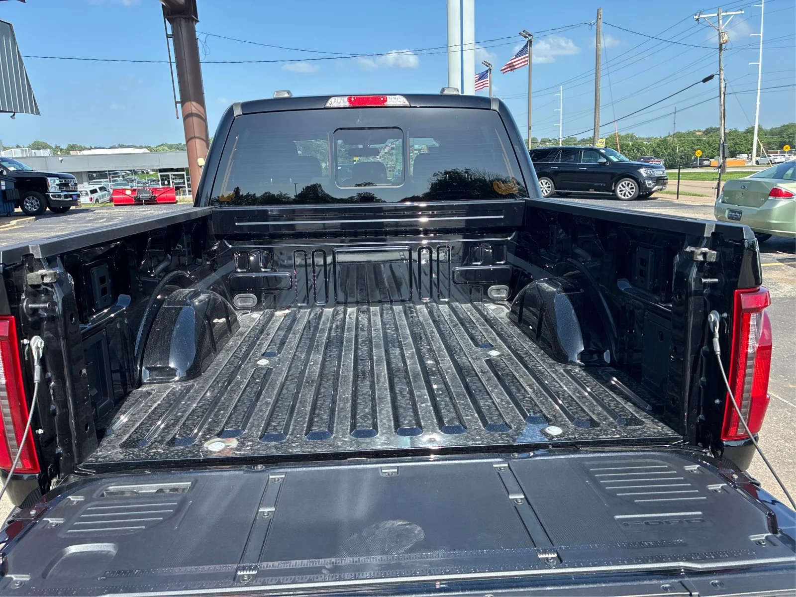 New 2026 Agate Black Metallic Ford XLT image 9