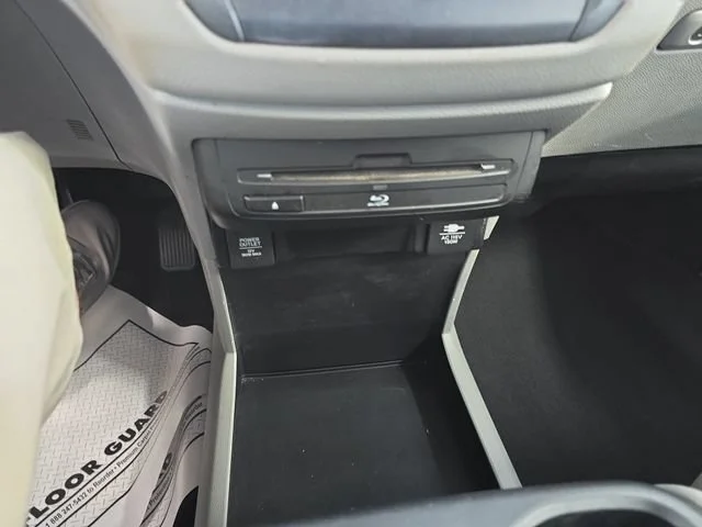 Used 2019 Silver Honda EX-L image 22