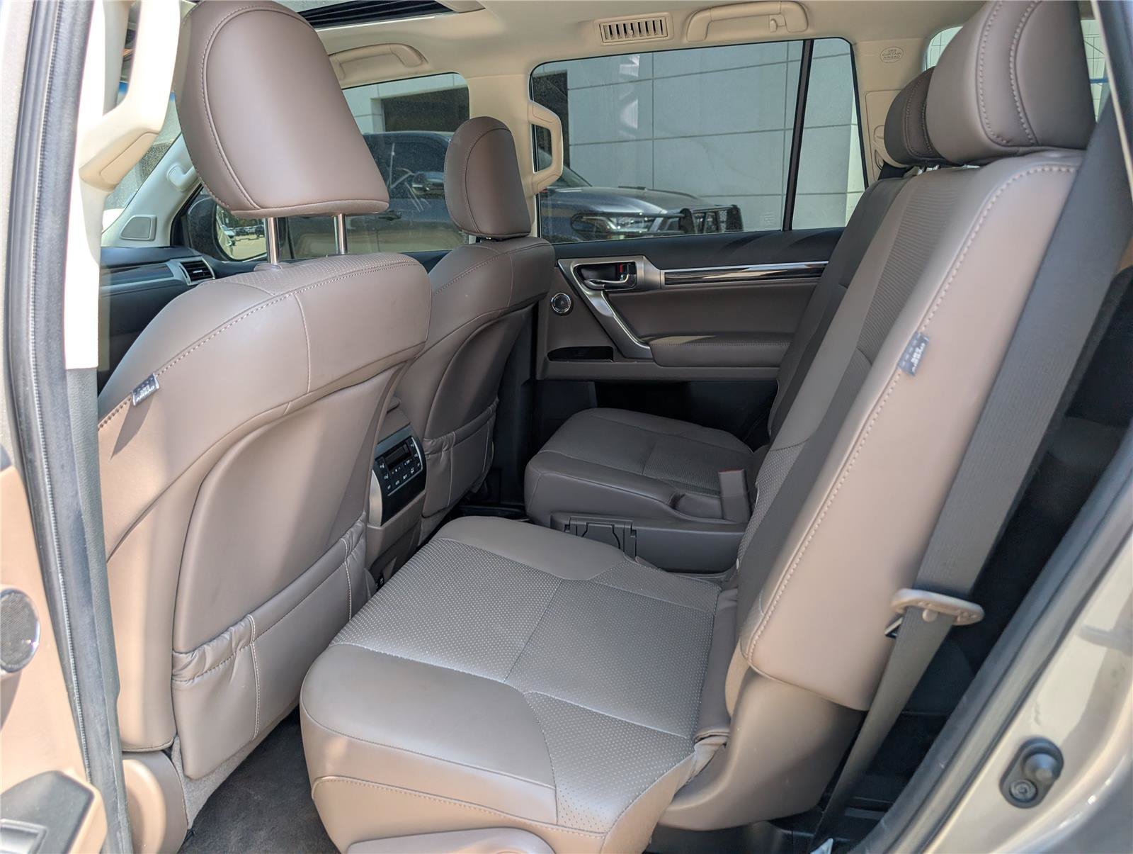 2022 Lexus GX LUXURY - Photo 13