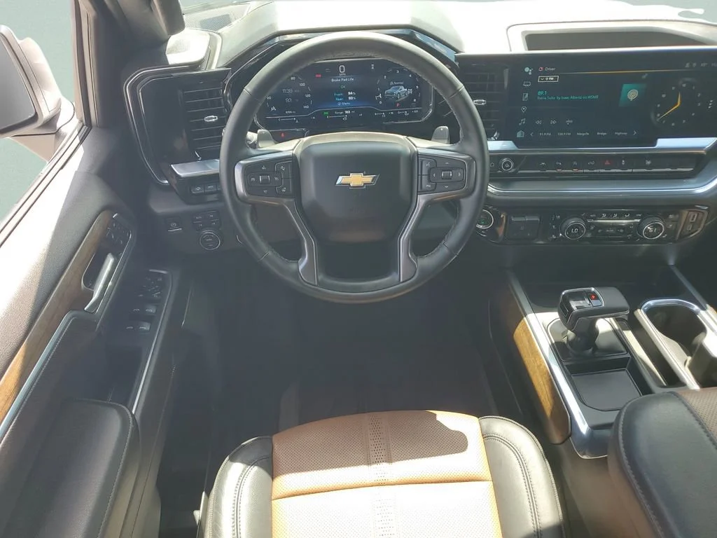 Used 2024 Iridescent Pearl Tricoat Chevrolet High Country image 12