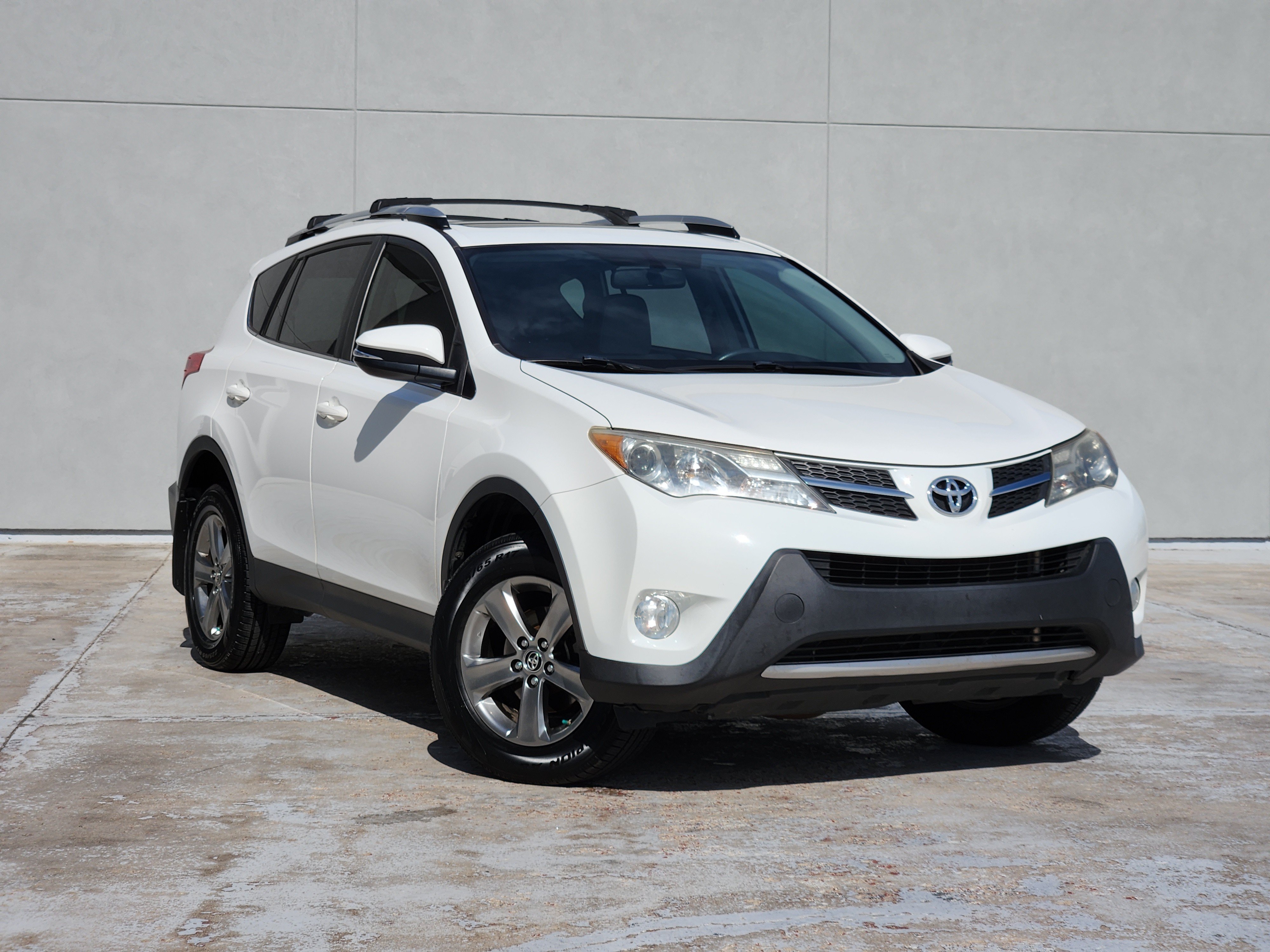 2015 Toyota RAV4 XLE's photo