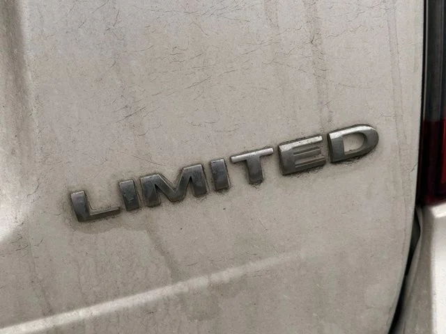 Used 2011 White Ford Limited image 15