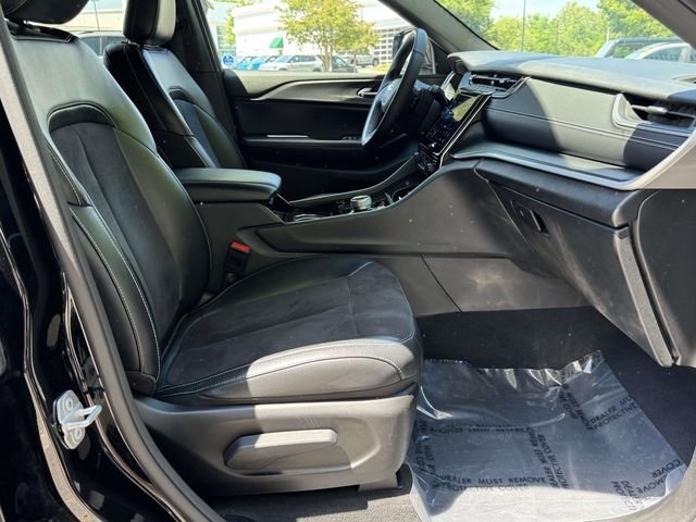 Used 2023 Black Jeep Altitude image 16