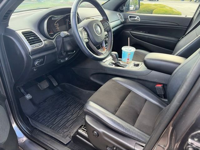 Used 2020 Granite Crystal Metallic Clearcoat Jeep Laredo image 7